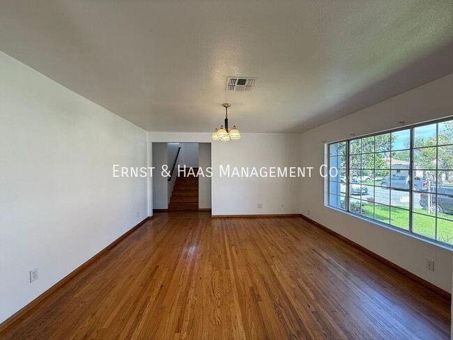Photo - 4723 Blackthorne Ave