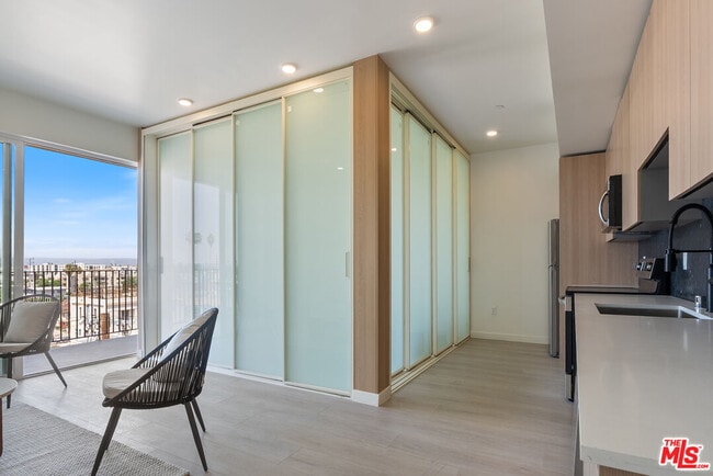 Photo - 1124 Normandie Ave