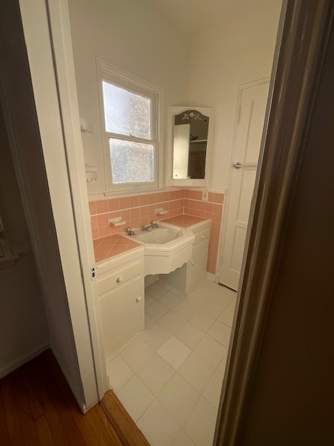 Bathroom - 907 14th St Unit # 2