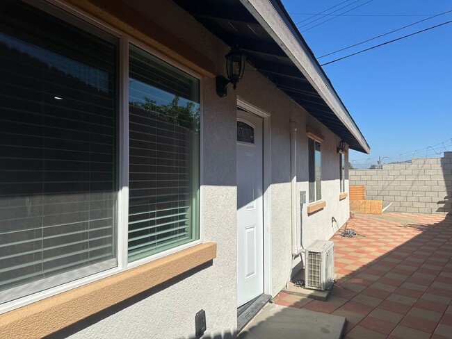 Building Photo - Randolph 8335/8337 Unit ADU