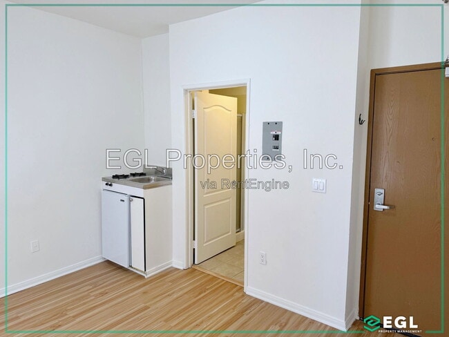 Building Photo - 445 S Western Ave Unit 411