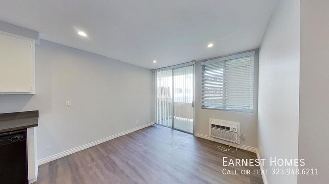 Photo - 525 N Sycamore Ave Unit 321