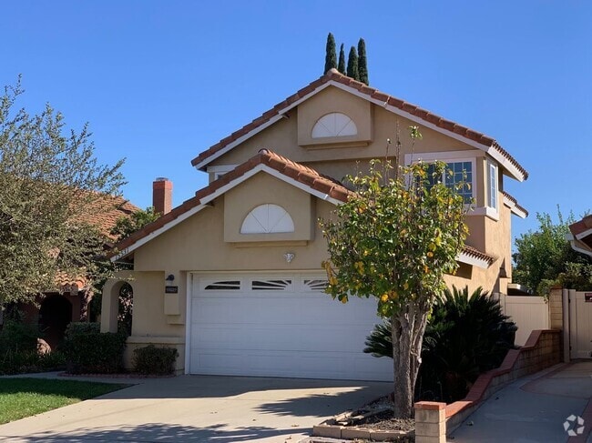 Building Photo - 15531 Oakhurst St Rental