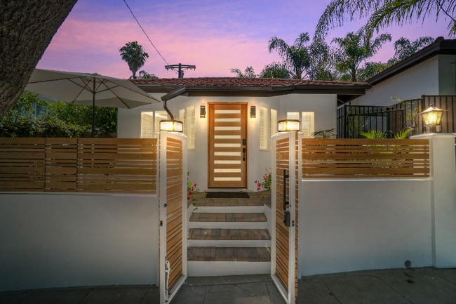 Photo - 4230 Van Nuys Blvd