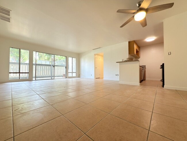 Building Photo - Spacious 3Bd/ 2Br in Canoga Park! Unit 179