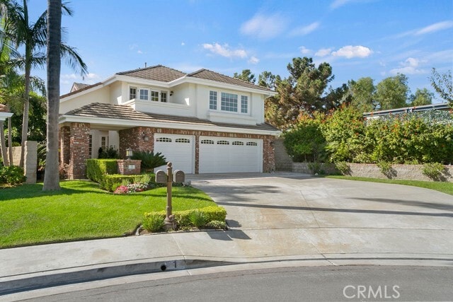 Photo - 1 White Sail