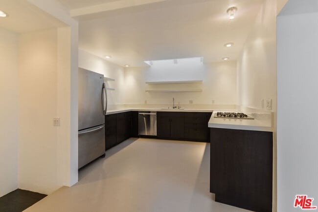 Photo - 558 Rose Ave