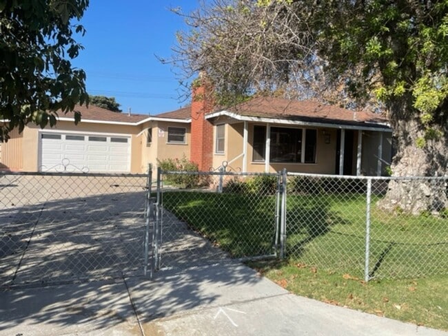 Photo - 3 bdr 2 bath Home on Huge lot.