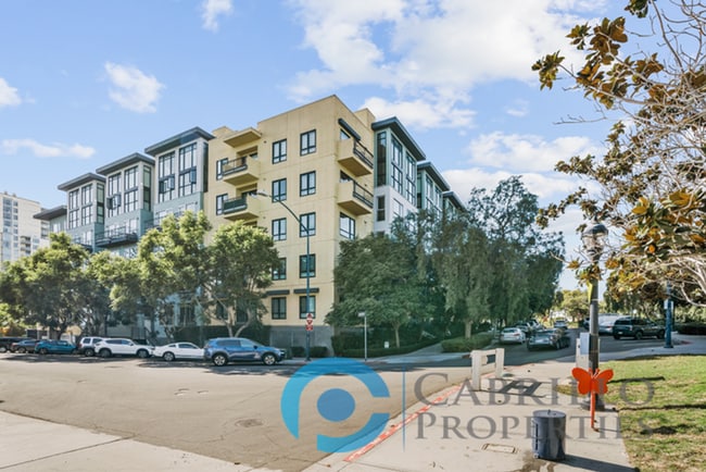 Building Photo - 889 Date St Unit #514