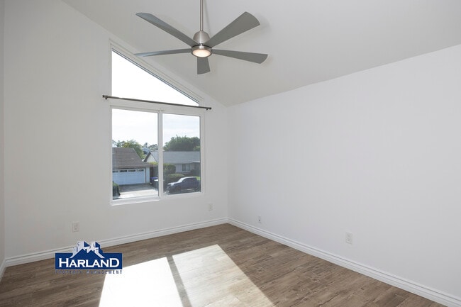 Photo - 4494 Benhurst Ave