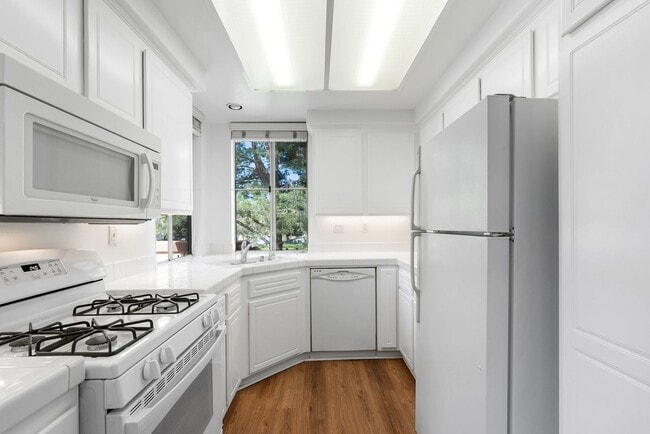 Photo - RARELY AVAILABLE – UPPER-LEVEL 1 BEDROOM +...