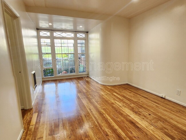 Building Photo - 1781 N Orchid Ave Unit 102