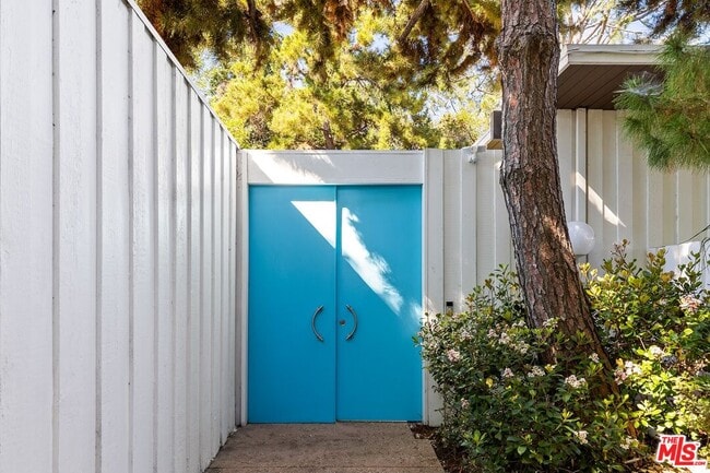 Photo - 4965 Calvin Ave