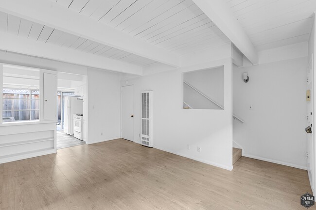 Building Photo - 4040 Grand View Blvd Unit 69