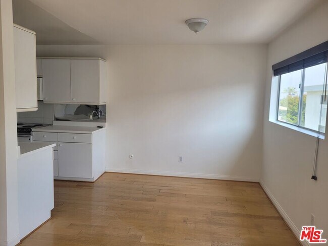 Photo - 960 Larrabee St Unit 310