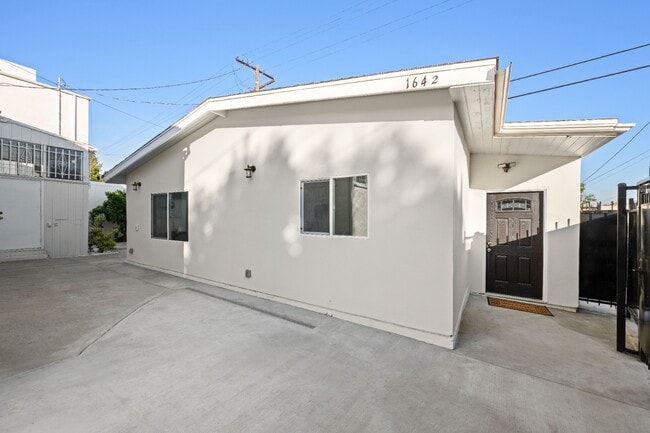 Building Photo - NEWLY RENOVATED | 2 Bedroom 2 Bath ADU | PRIME PICO-ROBERTSON AREA