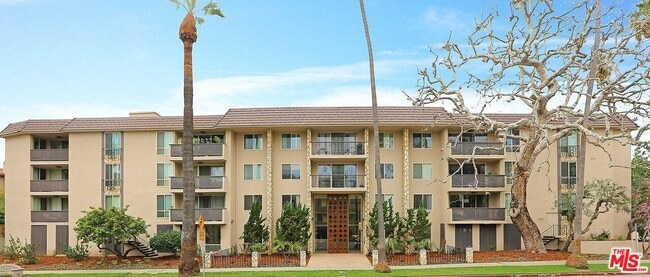 Building Photo - 809 S Bundy Dr Unit 214