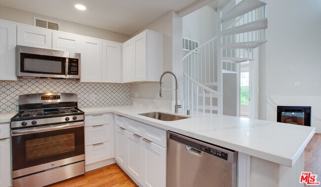 Building Photo - 5551 W 6th St Unit 3-414 Rental