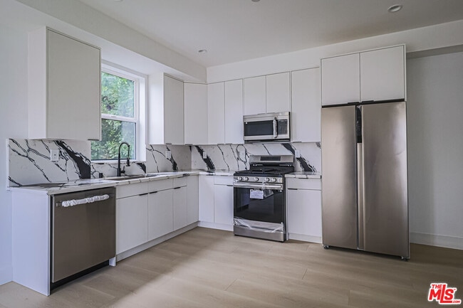 Building Photo - 11810 Gilmore St