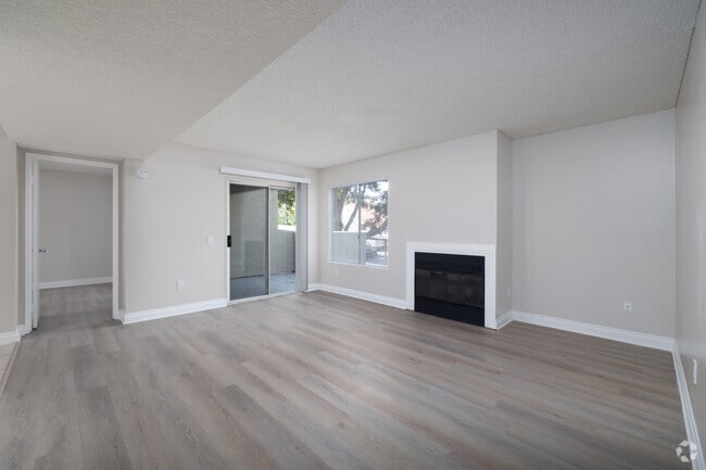 2BR, 2BA - 901SF - Living Room - Shadowridge Summerwind