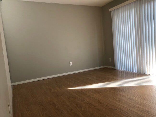 Photo - 937 Woodgrove Dr