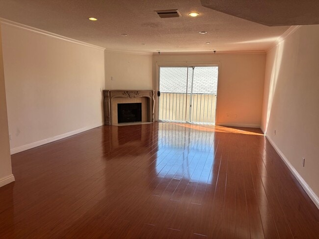Photo - 10208 Pinewood Ave Unit #5