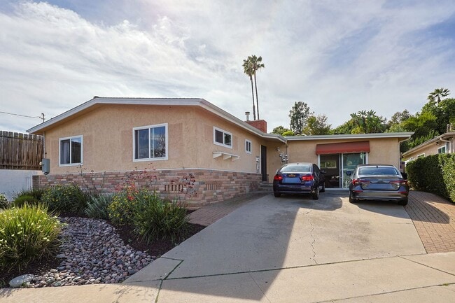 Building Photo - 3-Bed, 2-Bath Home on Large Lot in Prime San Diego Location