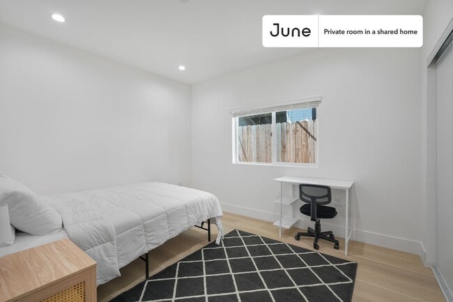 Private bedroom in 3 bed/2 bath Home - Private bedroom in 3 bed/2 bath Home Unit B