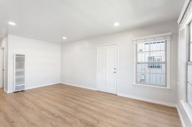 Photo - 630 E San Antonio Dr Unit #3