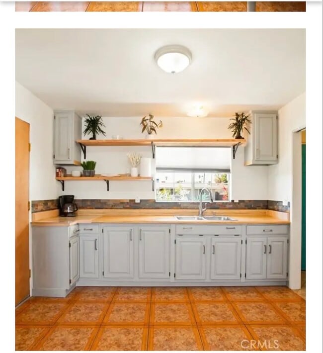 Photo - 979 N Gardena Ave