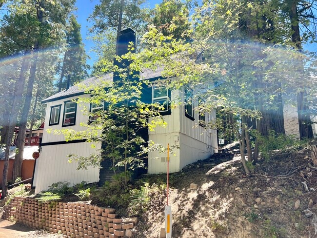 Photo - 838 Lakeview Ln