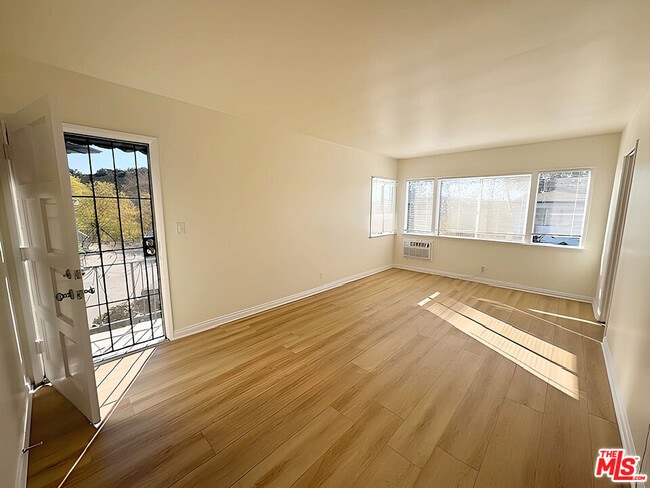 Building Photo - 6406 Roble Ave Unit 10