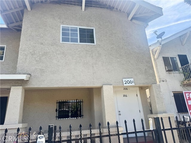 Building Photo - 206 W 52nd Pl