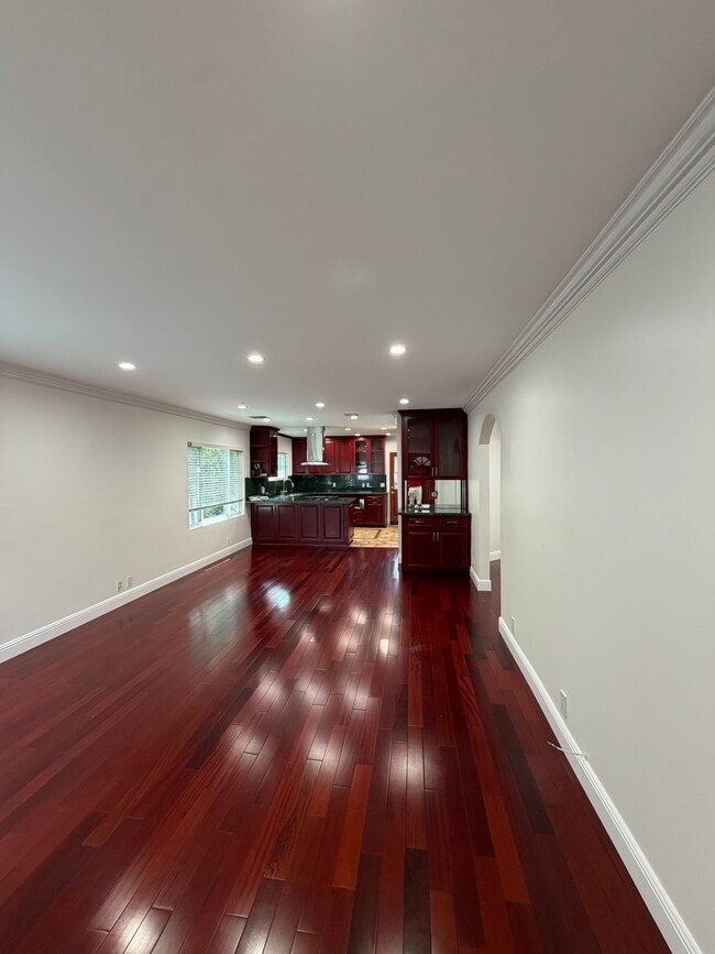Building Photo - 10394 Almayo Ave Unit 10394