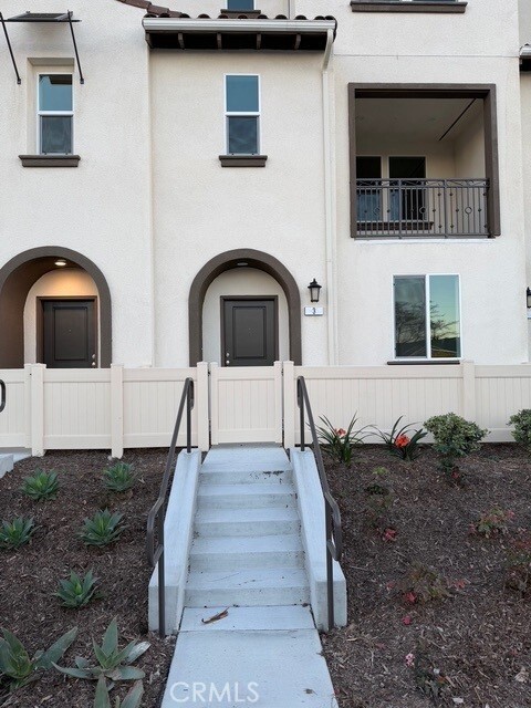 Building Photo - 2420 E Lincoln Ave Unit 3