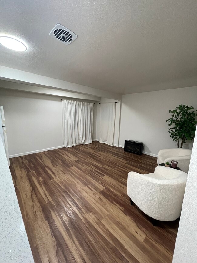 Photo - 4400 N Lakewood Blvd Unit 4400 - B - STUDIO APT