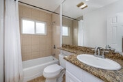 2BR, 1BA - 900SF - Bathroom - Park Beverly