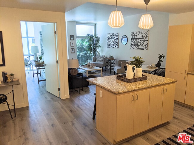 Photo - 630 W 6th St Unit 315