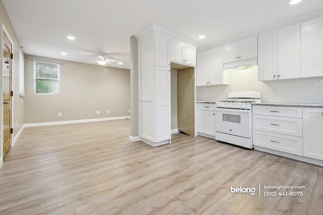 Photo - 747 W Oliver St