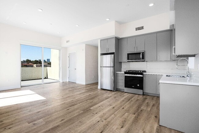 Photo - 3308 Mentone Ave