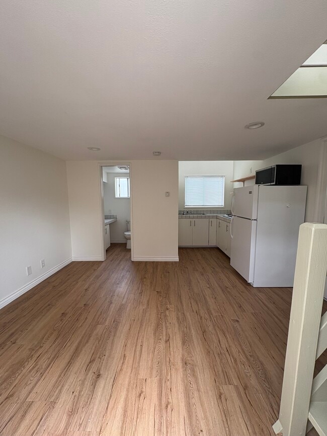 Building Photo - 12631 Greene Ave Unit B