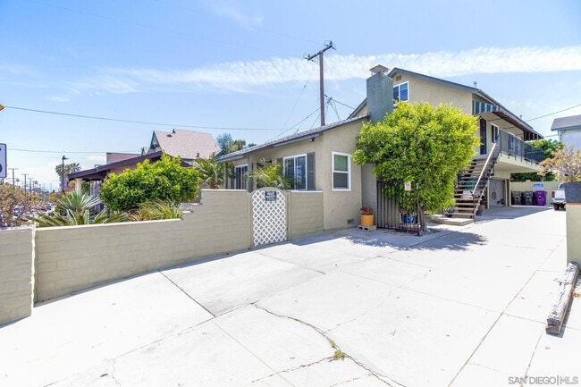 Photo - 3616 E 10th St