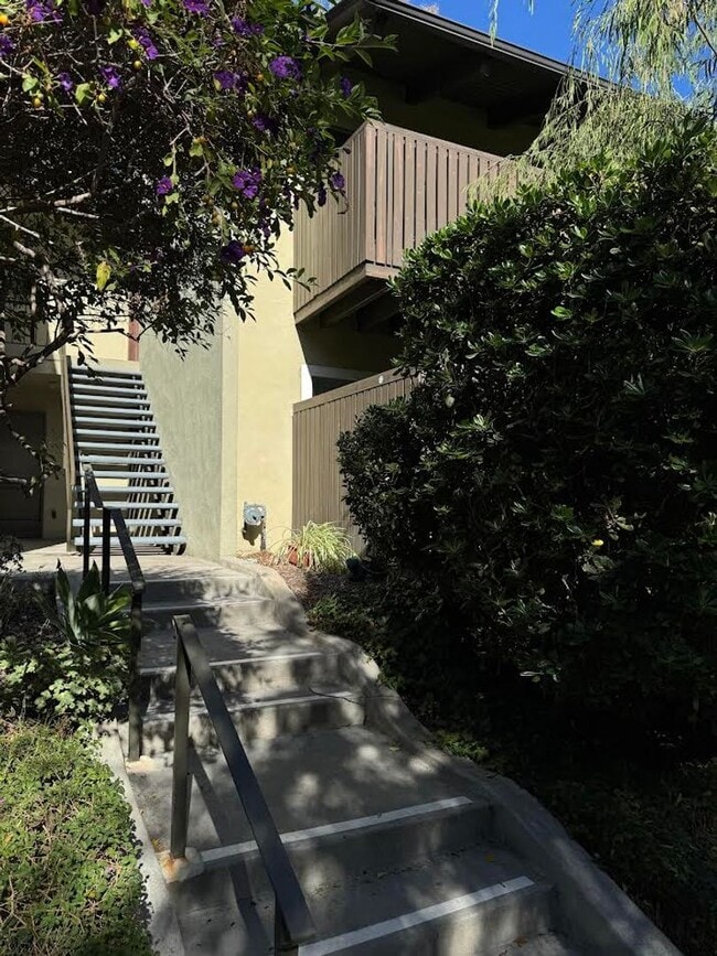 Photo - Renovated 2 Bedroom/ 1 Bathroom Condo Avai...