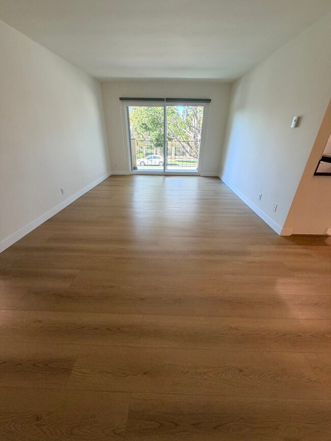 Living Room - 1724 Arizona Ave Unit #4