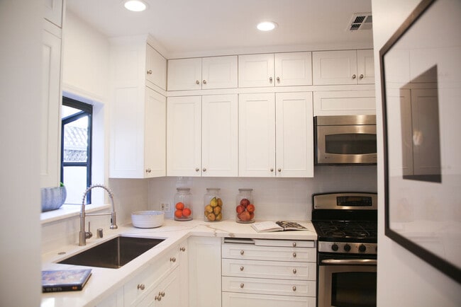 Photo - 7865 Willoughby Ave