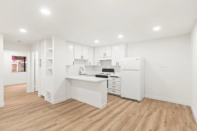 Building Photo - 6358 Rancho Mission Rd Unit 613