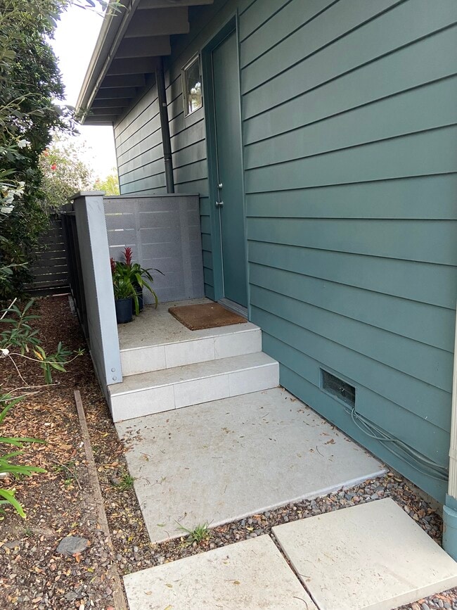 Photo - 872 Hanley Ave