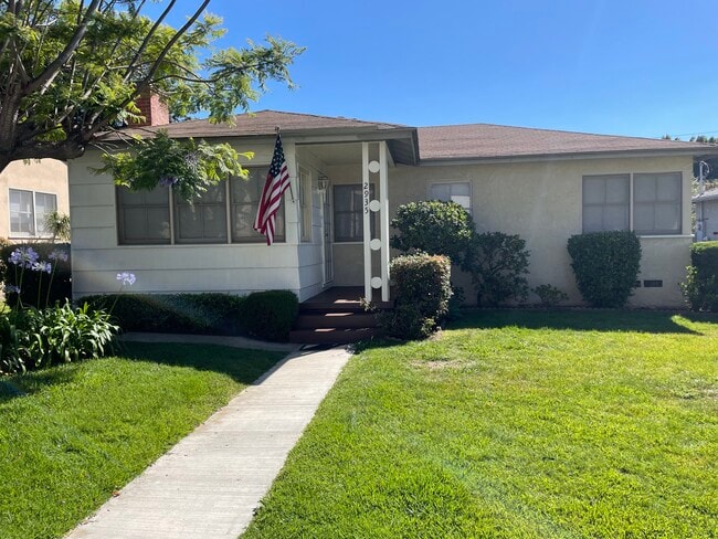 Front view - 2935 Westwood Blvd House