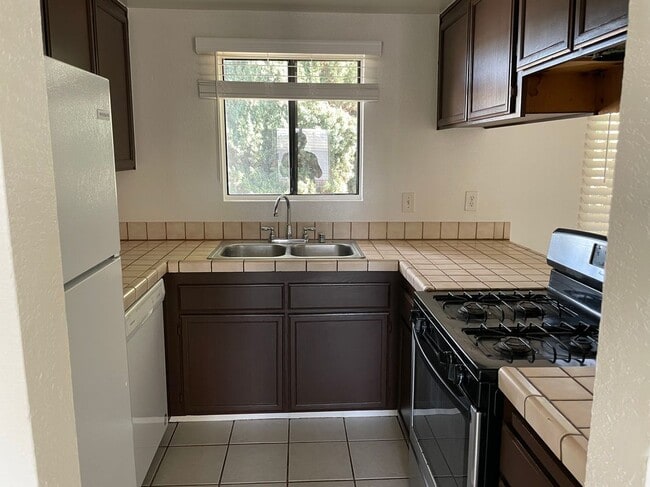 Building Photo - 6851 Amherst St