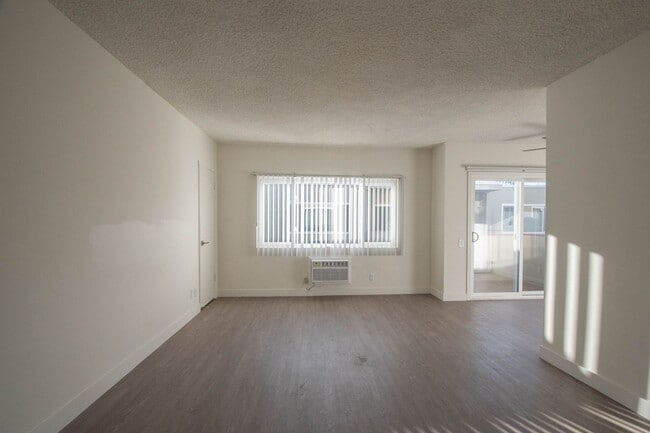 Photo - 10843 Kling St Unit 05